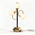 Tafellamp met drie glazen bollen en een metalen basis in goudkleur 30 x 30 x 70cm